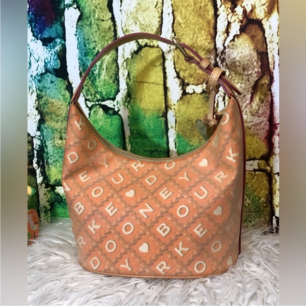 Dooney & Bourke Vintage Coral Peach Crossword Bucket Purse Shoulder Bag EUC - Picture 4 of 13